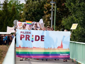 Demonstranti chtěli v Plzni zastavit duhový průvod Pilsen Pride