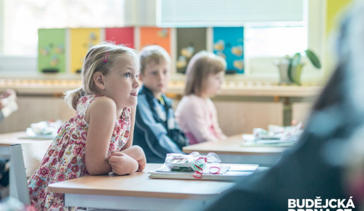 Do základních škol v Plzeňském kraji nastoupilo asi 5500 prvňáčků