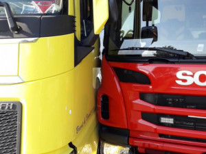 Hasičům vjel do cesty kamion. Nehodě se už nedalo zabránit.