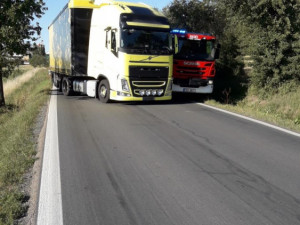 Hasičům vjel do cesty kamion. Nehodě se už nedalo zabránit.