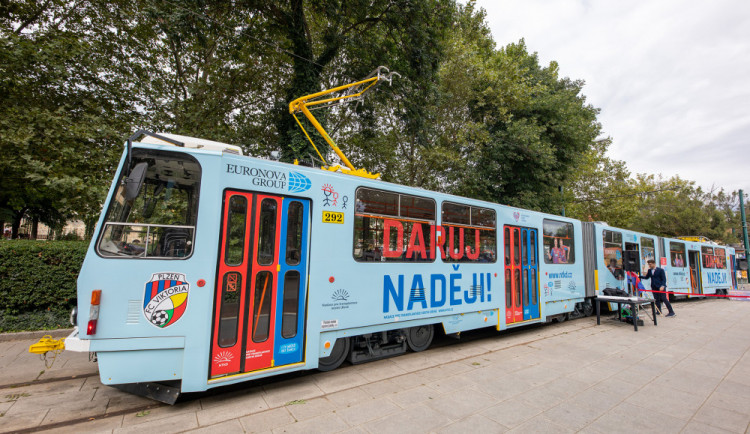 Tramvaj plzeňské Viktorie podporuje dárcovství kostní dřeně