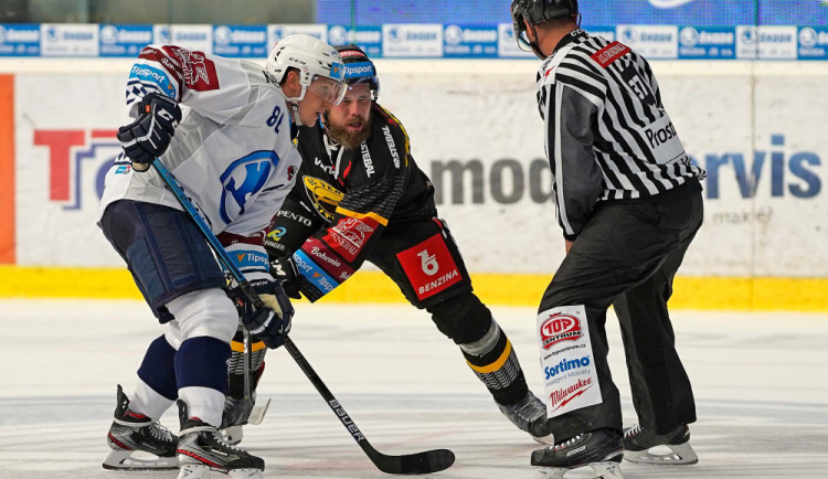 Hokejisté Plzně porazili Litvínov 2:0, skórovali Mertl a Gulaš.