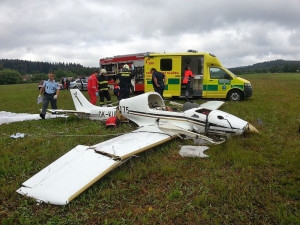 Policie našla na Plzeňsku zřícený malý letoun a dva mrtvé