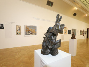 Nezlomní. Obecní dům v Praze zahájil jedinečnou výstavu, která představuje možný průřez českým uměním minulého století.