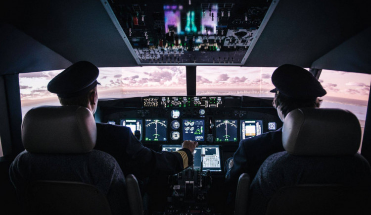 Dopiju a letím. Rodinné vinařství z jižní Moravy nabízí unikátní spojení degustace a pilotování