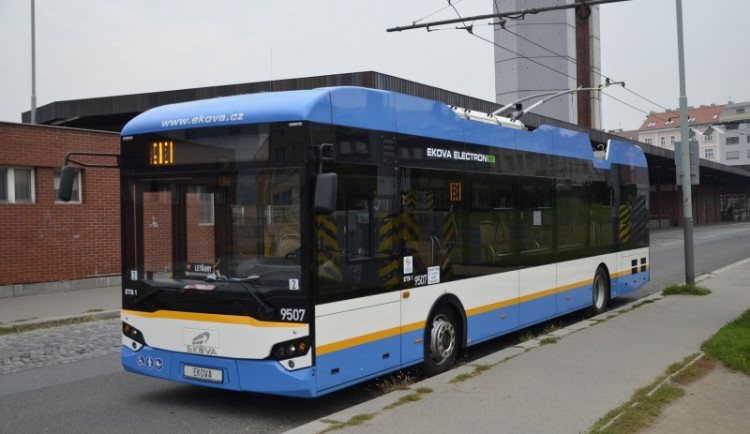 V Plzni začnou testovat novou linku s trolejbusy Škoda a Ekova