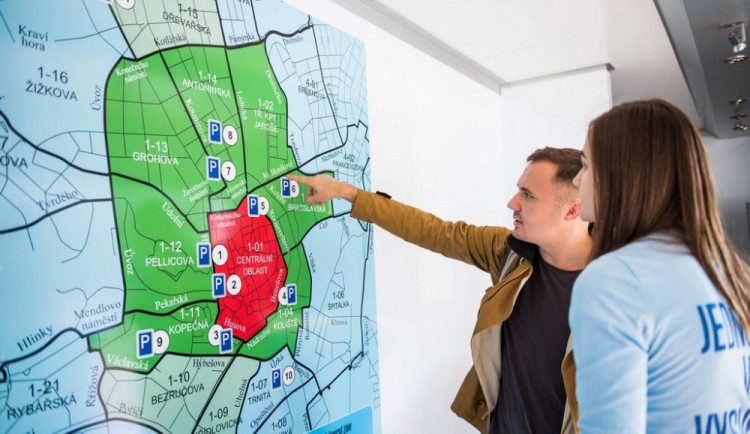 Co zajímalo Brňany ohledně rezidentního parkování a nebáli se zeptat?