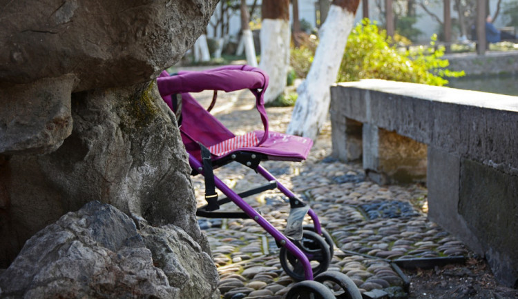 Zloděj ukradl mamince dětský kočárek