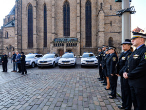 Plzeňští strážníci vyjedou do terénu s novými vozy.