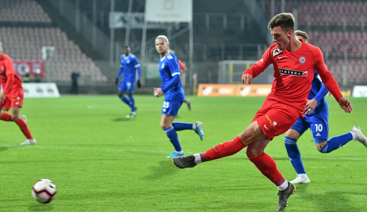 Fotbalisté Zbrojovky si doma zastříleli. Flinta přejela Vyšehrad 4:1