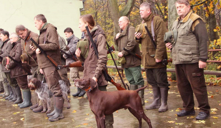 FOTO: Policisté kontrolovali myslivce na honech. Opilý nebyl nikdo