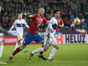 Fotbalisté po obratu porazili Kosovo 2:1 a postoupili na Euro.