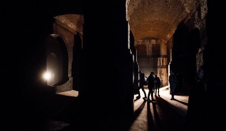 FOTO: Pod Žlutým kopcem v Brně se skrývá opravdový klenot. Opuštěné vodojemy mají nový vstup