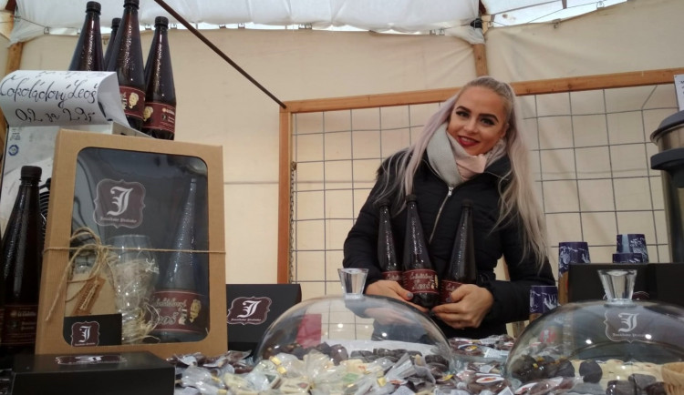 Ručně vyráběné pralinky a čokoládový svařáček. Trhy na Moraváku nabízí sladkou odměnu s příchutí jižní Moravy