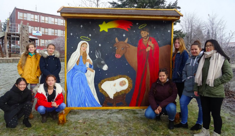 Velký betlém dětí z Přimdy vyhrál soutěž, objevil se na Hradě