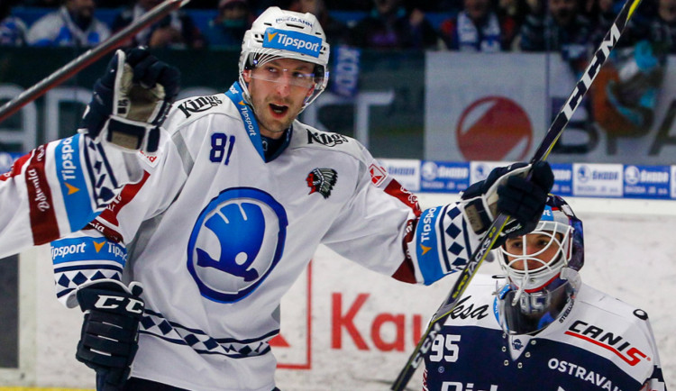 Plzeň díky čtyřem využitým přesilovkám zdolala Vítkovice 6:4.