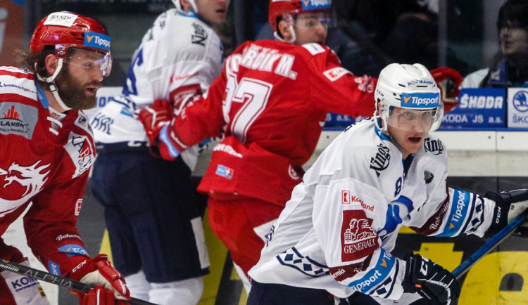 Hokejisté Plzně po dvou prohrách zabrali a porazili Třinec 5:2