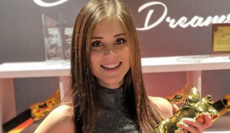 Češka Little Caprice ovládla porno Oscary. Stala se nejlepší zahraniční pornoherečkou