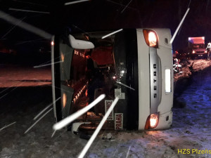 Nehoda autobusu na Klatovsku si vyžádala tři lehce zraněné ženy.