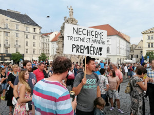 Milion chvilek zahájí v Plzni sérii protestů a debat v krajích