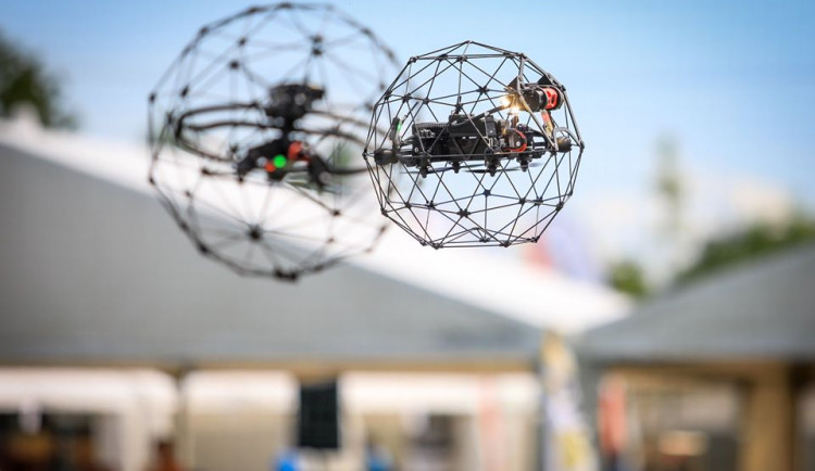 Pátý festival dronů v Plzni nabídne v květnu přednášky i závody.
