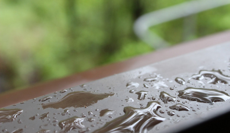 POČASÍ NA PONDĚLÍ: Zataženo a večer zaprší, teploty do deseti stupňů