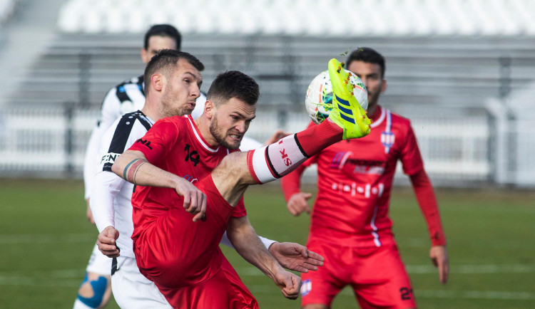 Marvani uloupili na východě Čech cenný bod. Z Hradce si na úvod jara odvezli remízu 1:1