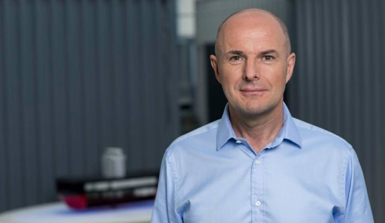 Hejtman Plzeňského kraje Josef Bernard čeká velkou dodávku respirátorů, podělí se s dalšími hejtmany