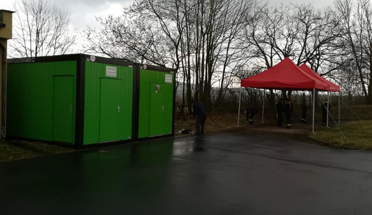 Nové odběrové místo funguje v Rokycanské nemocnici. Jen pro lidi s doporučením