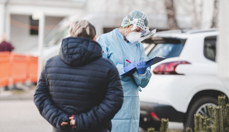 Počet nakažených osob s koronavirem v Plzeňském kraji se v podvečer zvýšil na 17