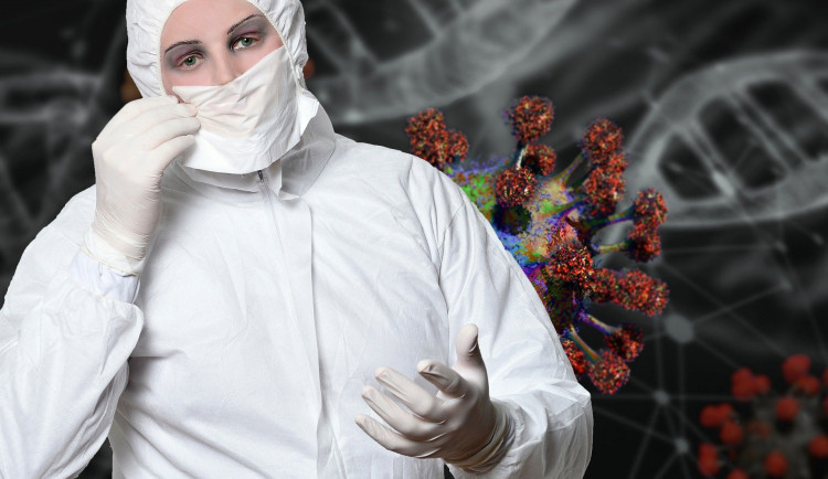 Záchranářům z Plzeňského kraje dramaticky docházejí zásoby roušek a obleků