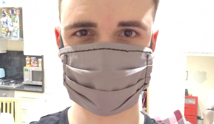 size3-15848751253419-103-pristup-statu-je-laxni-lide-panicky-vykupuji-obchody-popisuje-situaci-cech-zijici-v-londyne