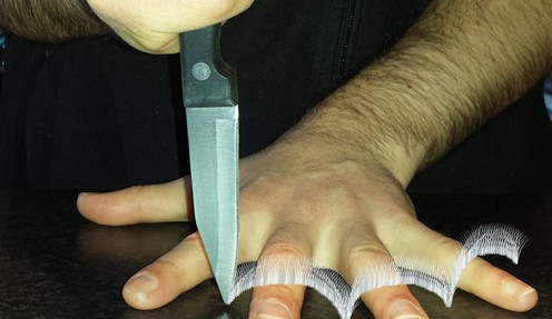 Knife_game_20131225_131651 Wikimedia