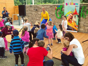 size4-15852995415925-139-foto-video-deti-jsou-nejvdecnejsi-publikum-rika-zpevacka-pro-nejmensi