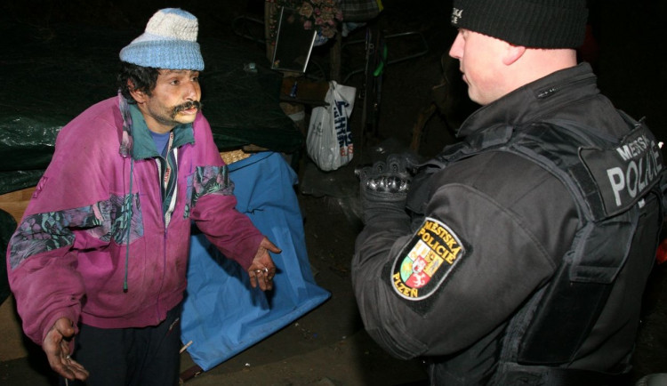 Pro plzeňské bezdomovce buduje město stanový tábor, chybět nebude ani karanténa