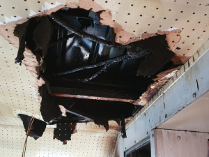 V kabině strojvedoucího lokomotivy vypukl požár, zasahovaly čtyři jednotky hasičů