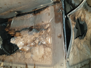 V kabině strojvedoucího lokomotivy vypukl požár, zasahovaly čtyři jednotky hasičů