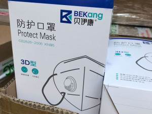 Do Plzně dorazila první dodávka 40 tisíc respirátorů, město si je opatřilo vlastními silami