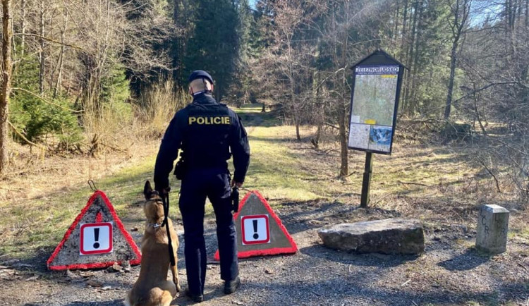 Policisté hlídkují i na zelených hraničních přechodech pro pěší a cyklisty