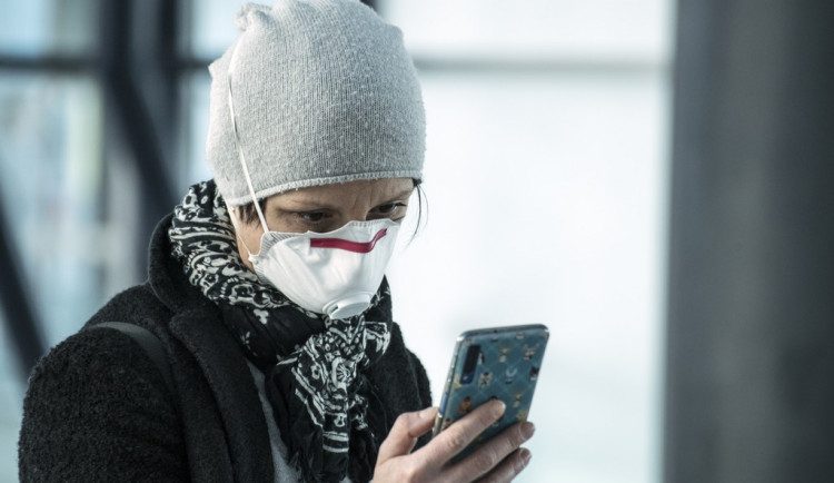 Počet potvrzených nakažených na jižní Moravě překročil 300. Stav dvou pacientů se zlepšil a byli přeloženi