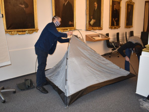 Město získalo darem 44 stanů, využijí je bezdomovci