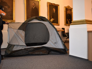 Město získalo darem 44 stanů, využijí je bezdomovci