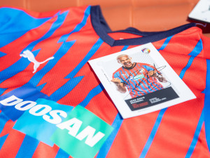 Pacienty dětské kliniky FN Plzeň velikonoční beránek nepokaká, dárky jim přivezli viktoriáni