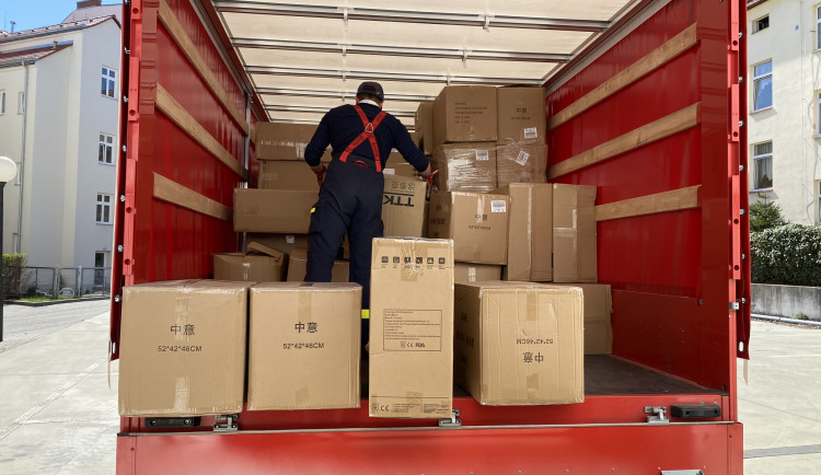 Počty nakažených osob v Plzeňském kraji stále narůstají, smutnou statistiku vede Domažlicko