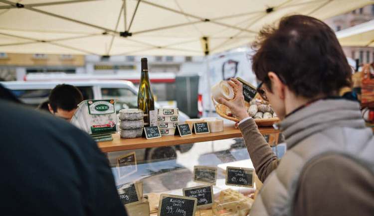 Vláda povolila konání farmářských trhů