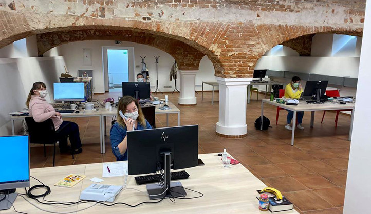 Kontaktní centrum pomohlo stovkám seniorů 