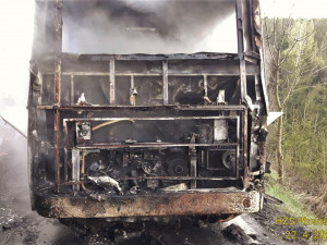 Hořet začalo v motorové části