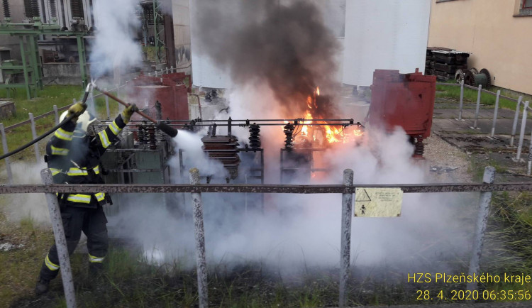 Hasiči si poradili s požárem trafostanice velmi rychle