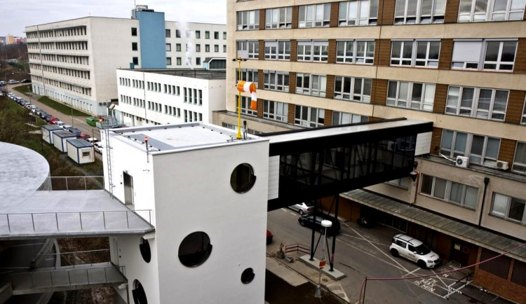 Koronavirus ochromil provoz interní kliniky plzeňské fakultní nemocnice