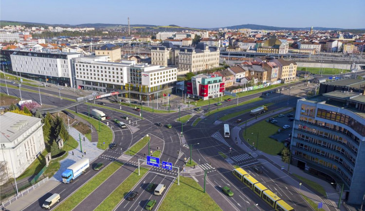 Takto by měla po přestavbě vypadat křižovatka U Jána, chodci se konečně dočkají přechodů se semafory